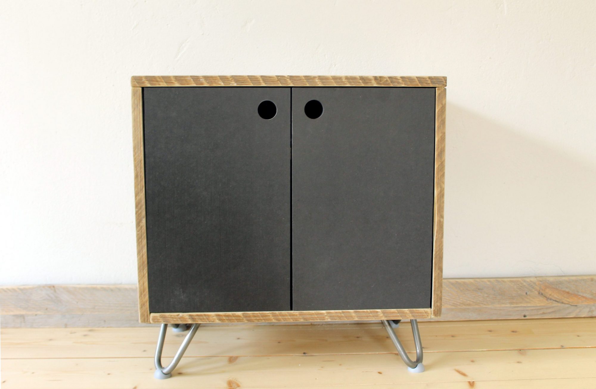 Nachhaltiges Sideboard aus reclaimed wood