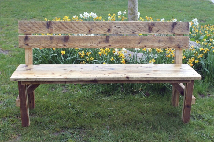 Gartenbank aus nachhaltigem Altholz