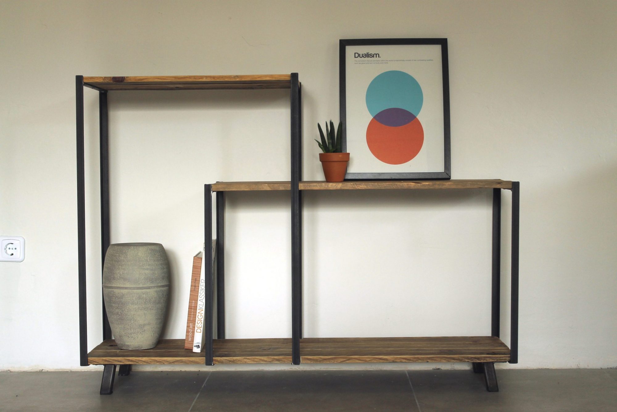 Handgefertigtes Sideboard aus Holz