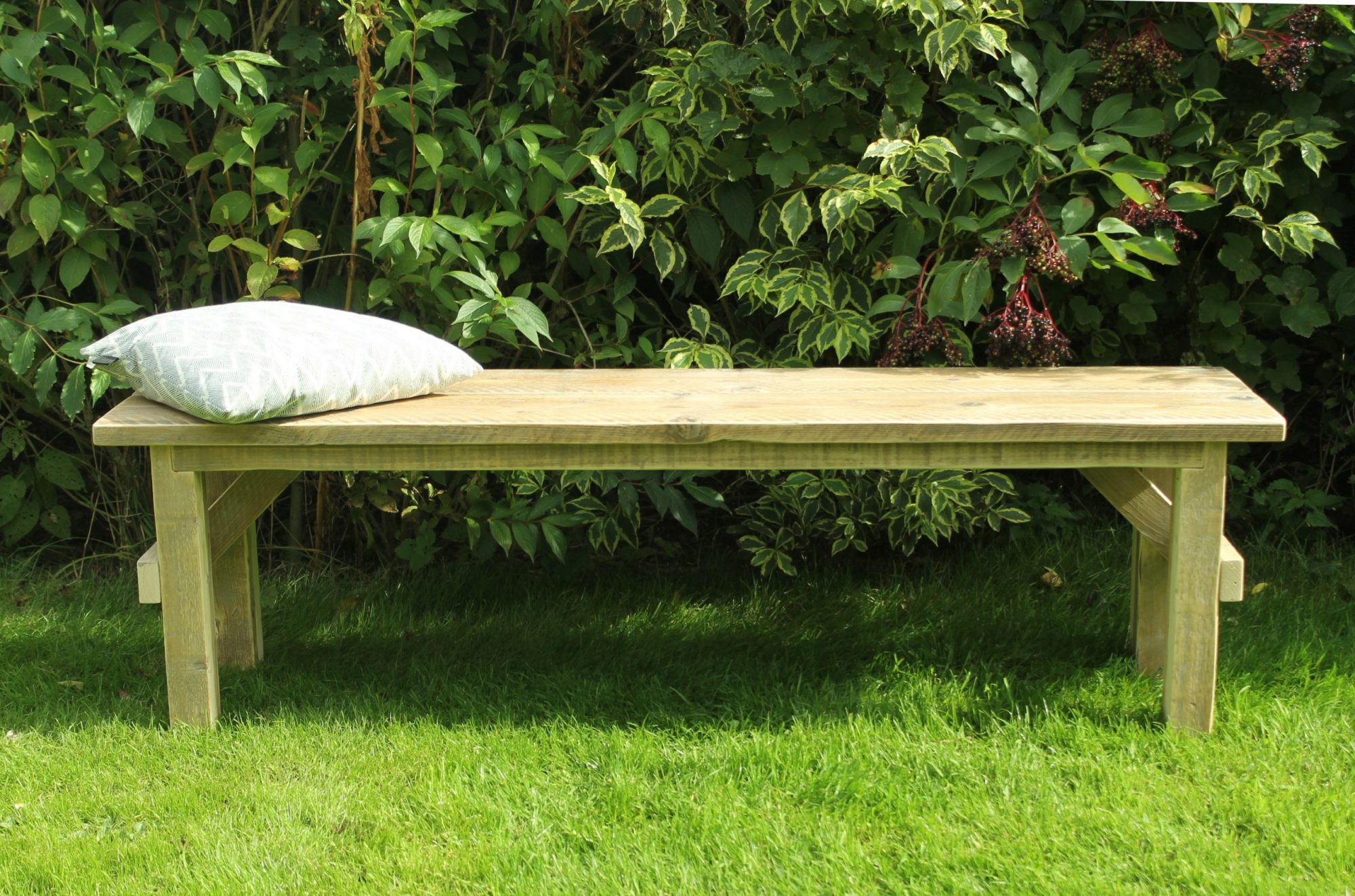 Gartenbank aus nachhaltigem Altholz