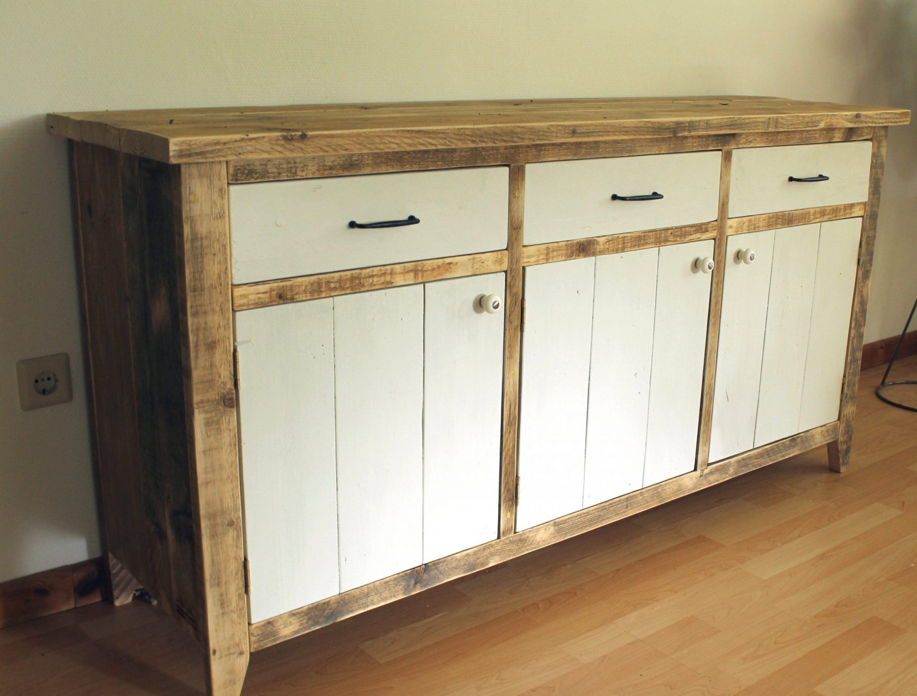 Sideboard aus Altholz