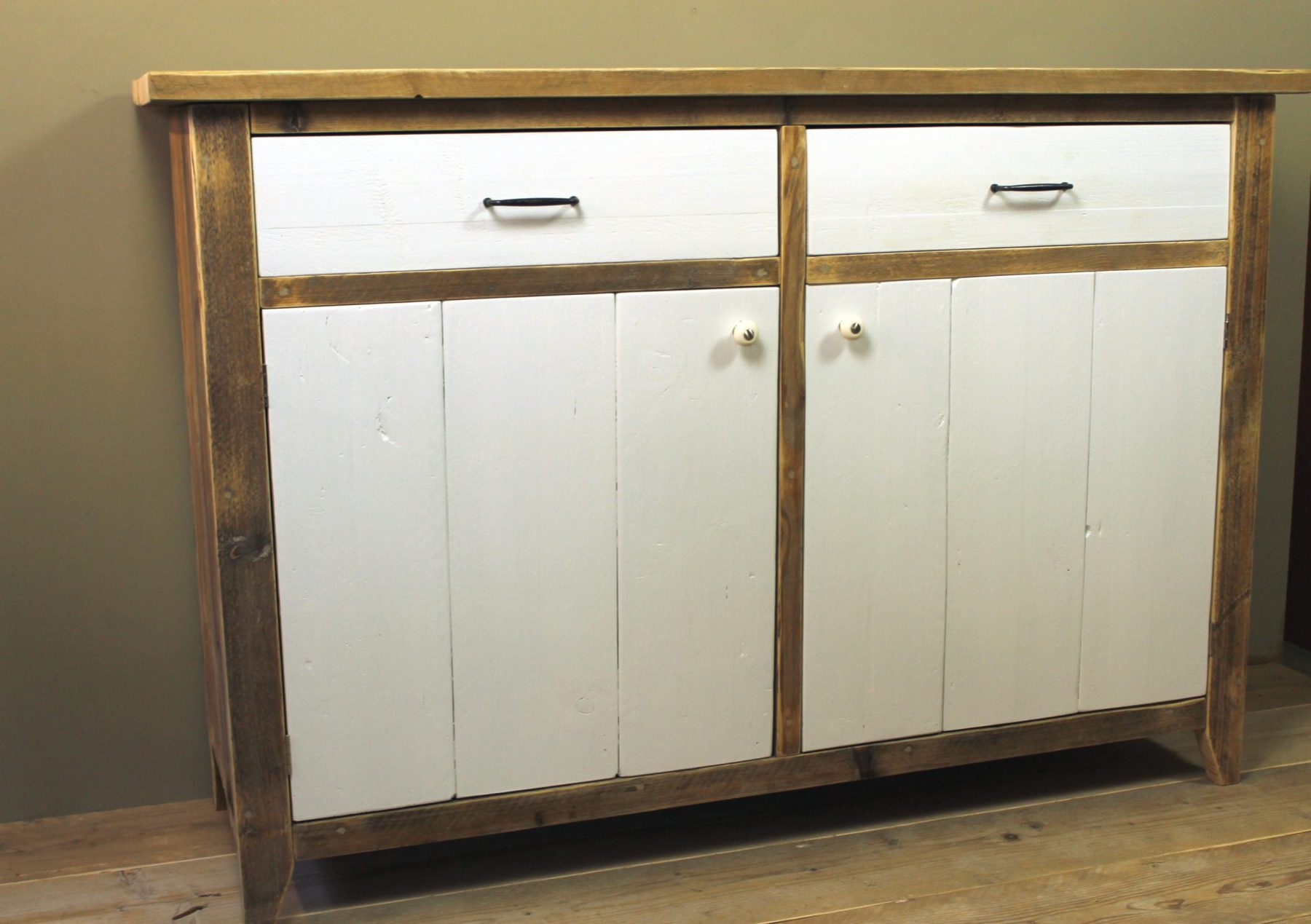Sideboard aus Altholz