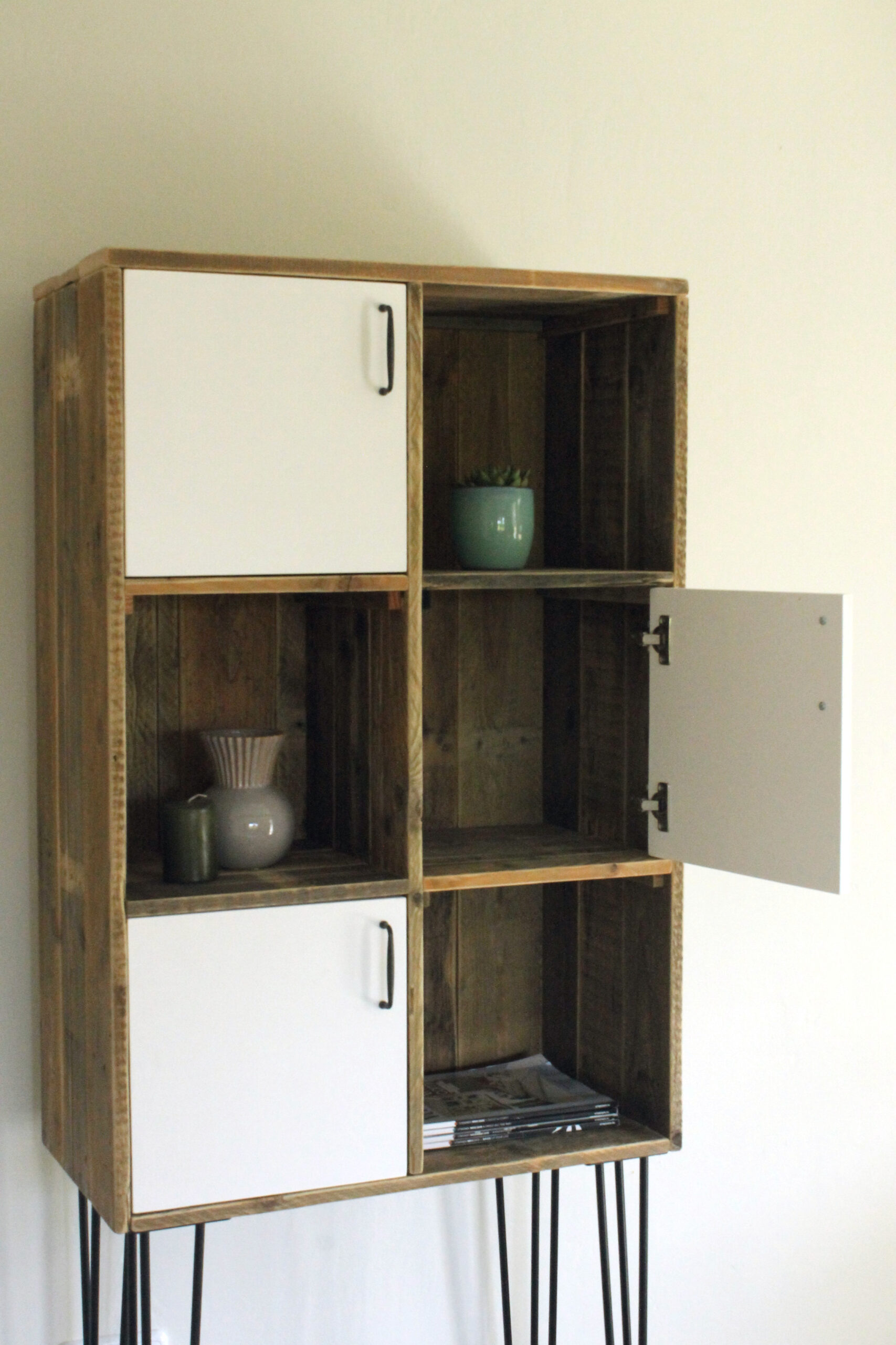 Rustikales Bücherregal aus reclaimed wood