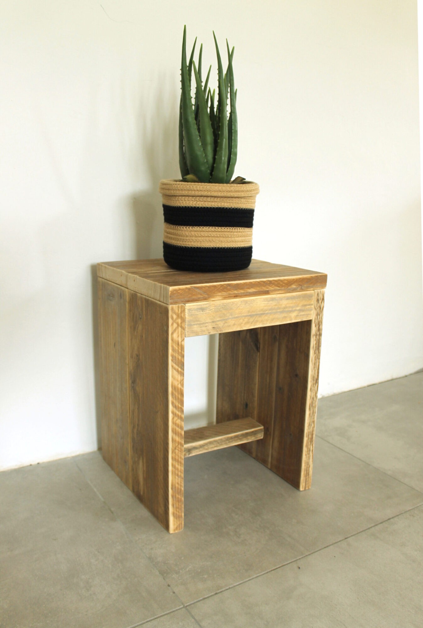 Beistelltisch aus Holz