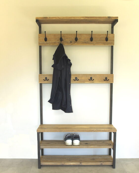 Garderobe mit Kinderhaken und Bank